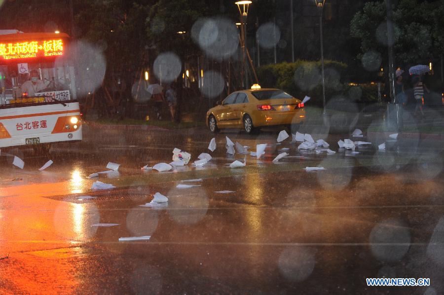 Тайфун "Соулик" достиг берегов острова Тайвань, один человек погиб, 21 получил ранения (4)