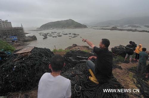 В провинции Фуцзянь от нашествия тайфуна "Соулик" пострадали почти 400 тыс человек (6)