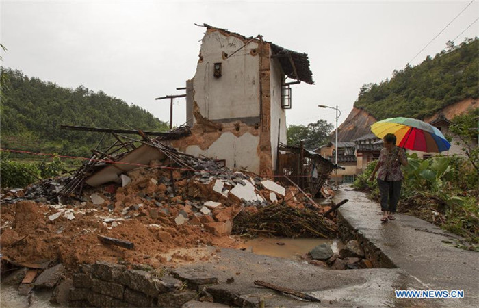 Три человека стали жертвами тайфуна "Соулик" в Южном Китае (5)
