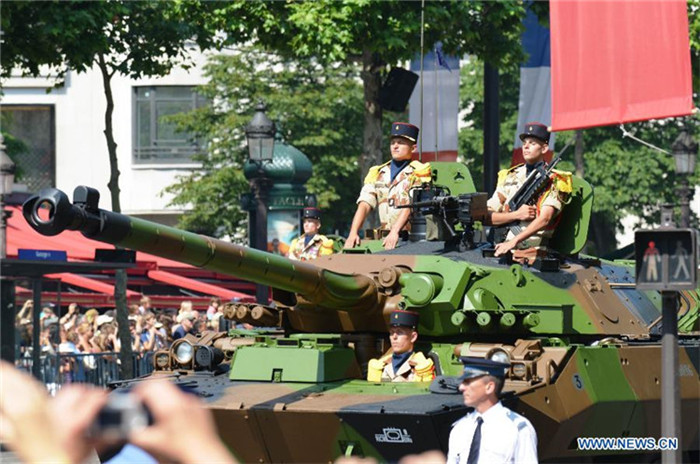 Во Франции состоялся военный парад по случаю Национального праздника (7)