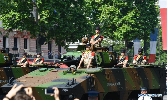 Во Франции состоялся военный парад по случаю Национального праздника (4)