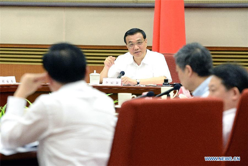 Ли Кэцян подчеркнул необходимость рациональности экономической политики (2)