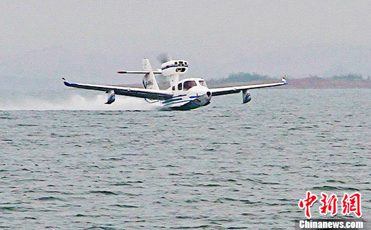 Китайский легкий самолет–амфибия «Хайоу-300» успешно совершил первый полет на воде