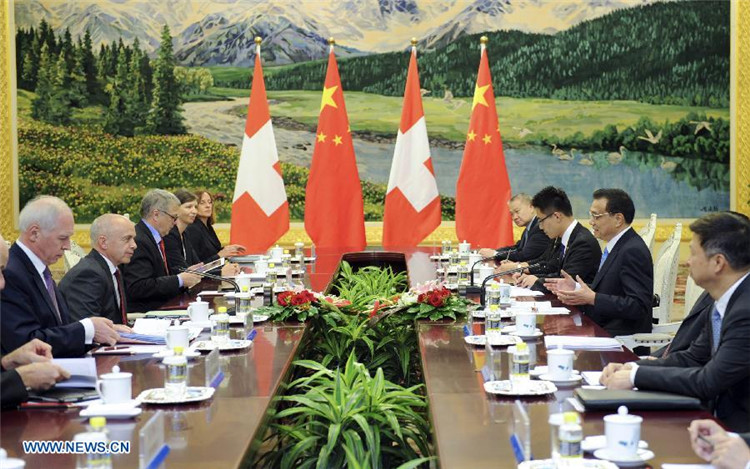 Ли Кэцян на встрече с президентом Швейцарии Ули Маурером подчеркнул развитие китайско-швейцарского сотрудничества (3)