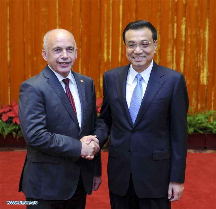 Ли Кэцян на встрече с президентом Швейцарии Ули Маурером подчеркнул развитие китайско-швейцарского сотрудничества (2)