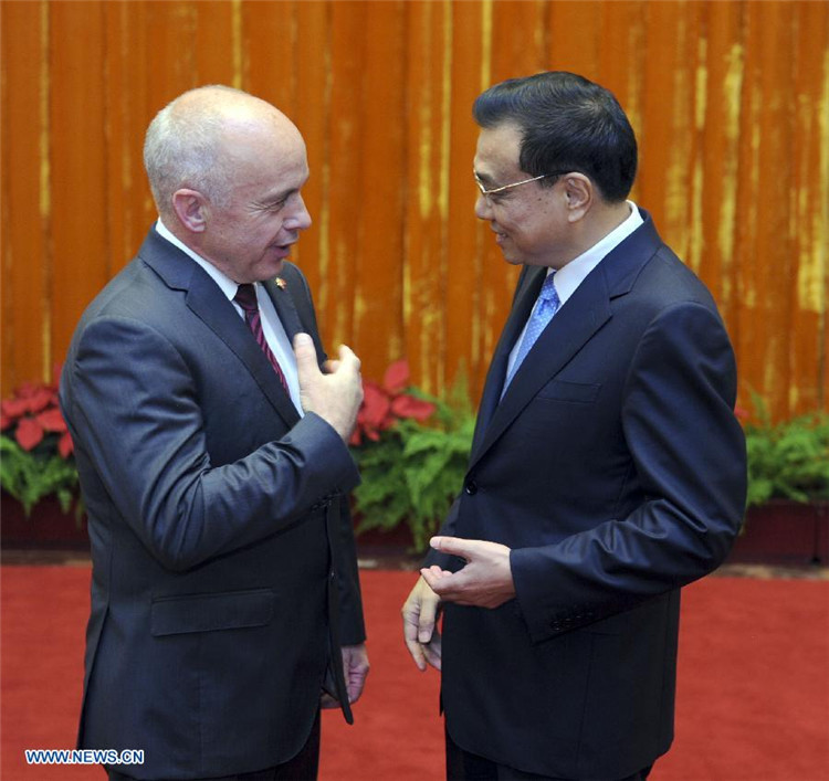 Ли Кэцян на встрече с президентом Швейцарии Ули Маурером подчеркнул развитие китайско-швейцарского сотрудничества