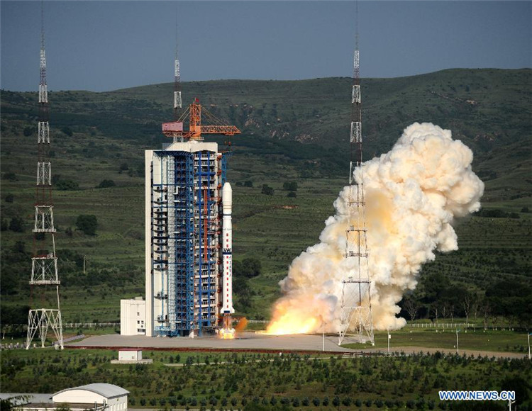 Китай запустил три экспериментальных спутника (2)