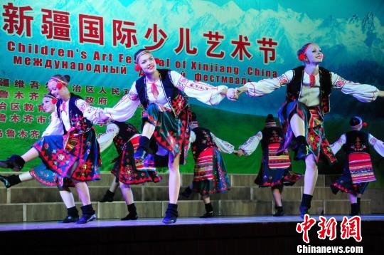Синьцзянский международный детский фестиваль искусств с участием детей из стран ШОС открылся в Урумчи