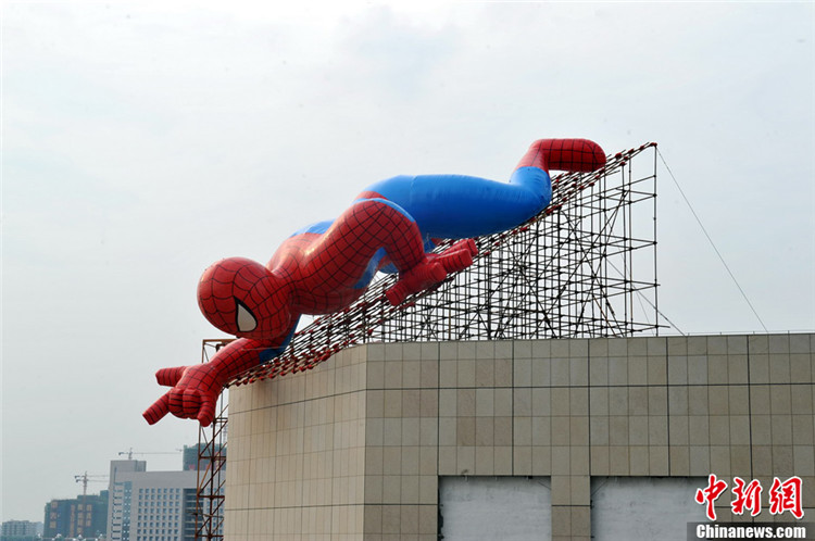 В провинции Цзянси появился гигантский человек-паук