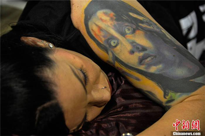 В Лос-Анджелесе прошла Выставка татуировок-2013 (4)