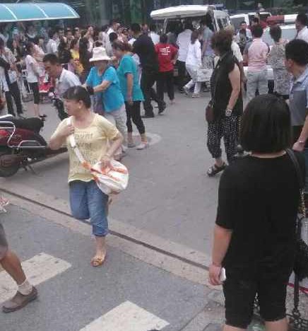 В результате нападения с применением ножа в Пекине ранены 4 человека (11)