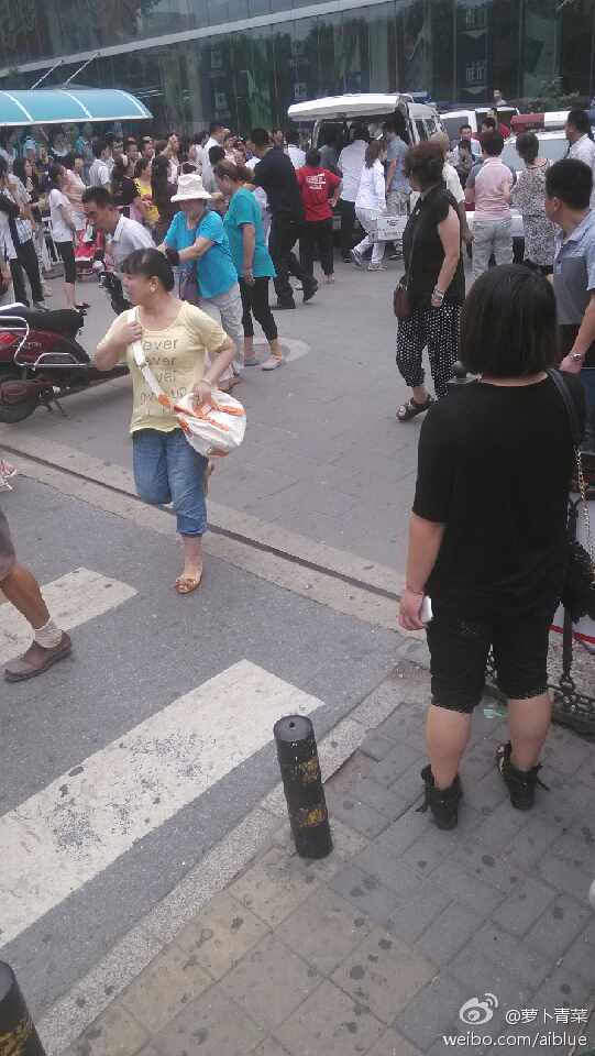 В результате нападения с применением ножа в Пекине ранены 4 человека (5)