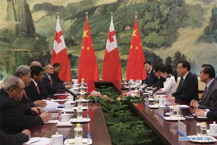 Ли Кэцян встретился с премьер-министром Тонги (2)