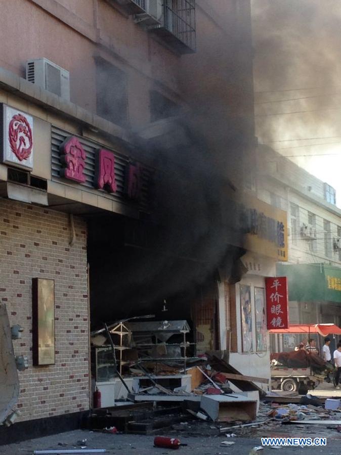 В одном из кондитерских магазинов Пекина прогремел взрыв, пострадали несколько человек (2)