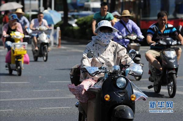 Во многих местностях Китая стоит жаркая погода (5)