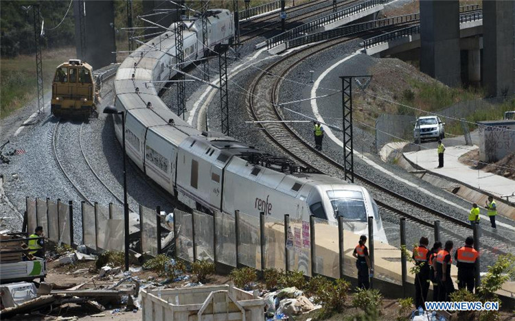 В Испании возобновлено движение на линии, где произошла железнодорожная катастрофа