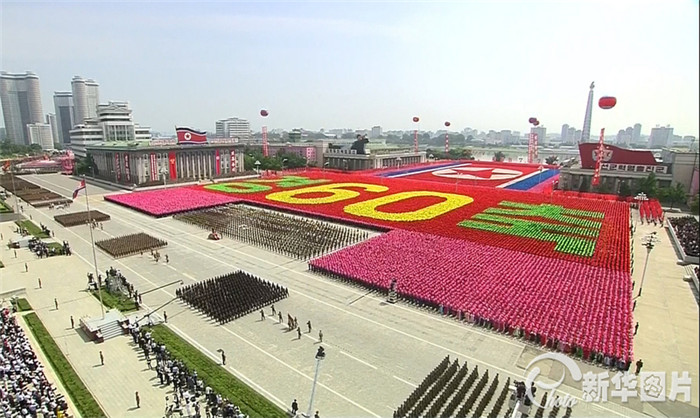 В КНДР состоялся военный парад по случаю 60-летия со дня подписания Соглашения о примирении в Корее (8)