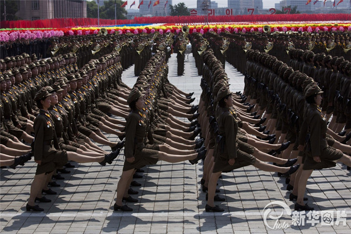 В КНДР состоялся военный парад по случаю 60-летия со дня подписания Соглашения о примирении в Корее (7)