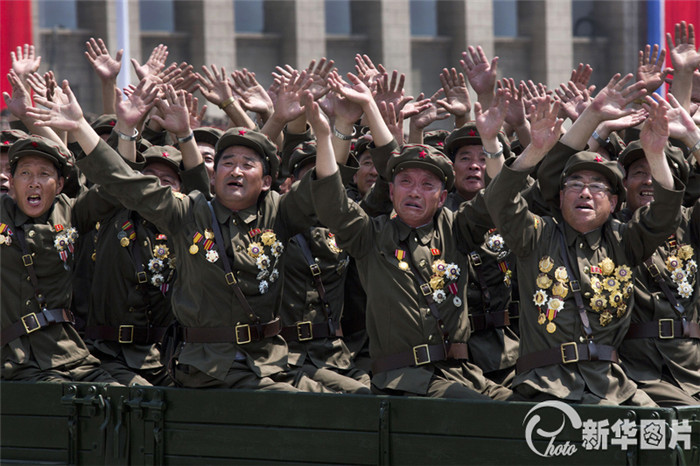В КНДР состоялся военный парад по случаю 60-летия со дня подписания Соглашения о примирении в Корее (5)