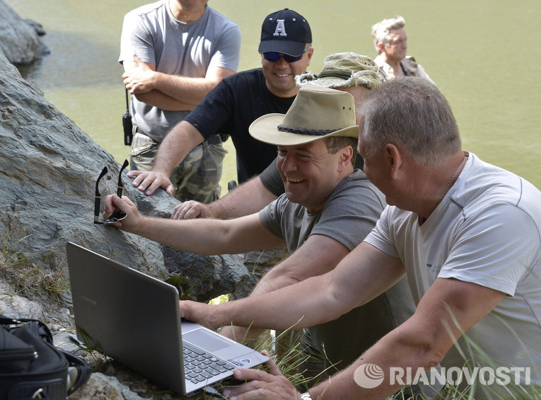 Владимир Путин и Дмитрий Медведев на отдыхе (4)