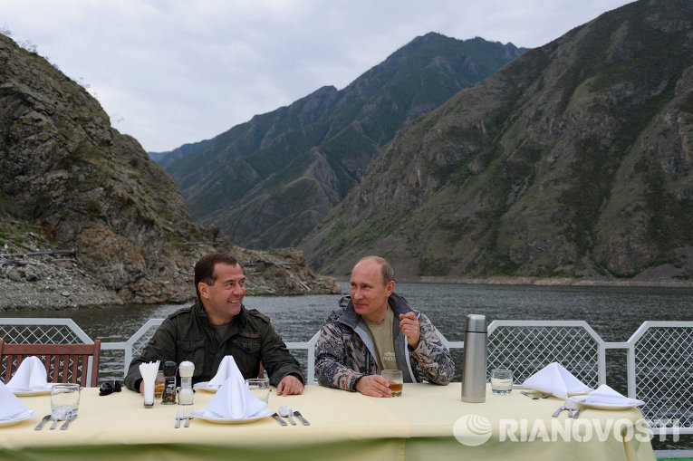 Владимир Путин и Дмитрий Медведев на отдыхе