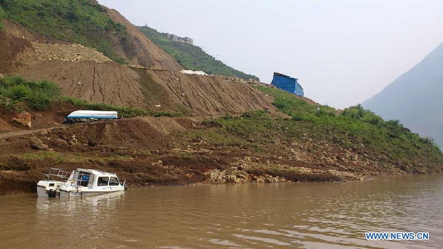 Количество пропавших без вести в результате горного оползня в Юншане провинции Юньнань возросло до 12 человек