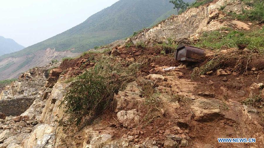 Количество пропавших без вести в результате горного оползня в Юншане провинции Юньнань возросло до 12 человек (2)