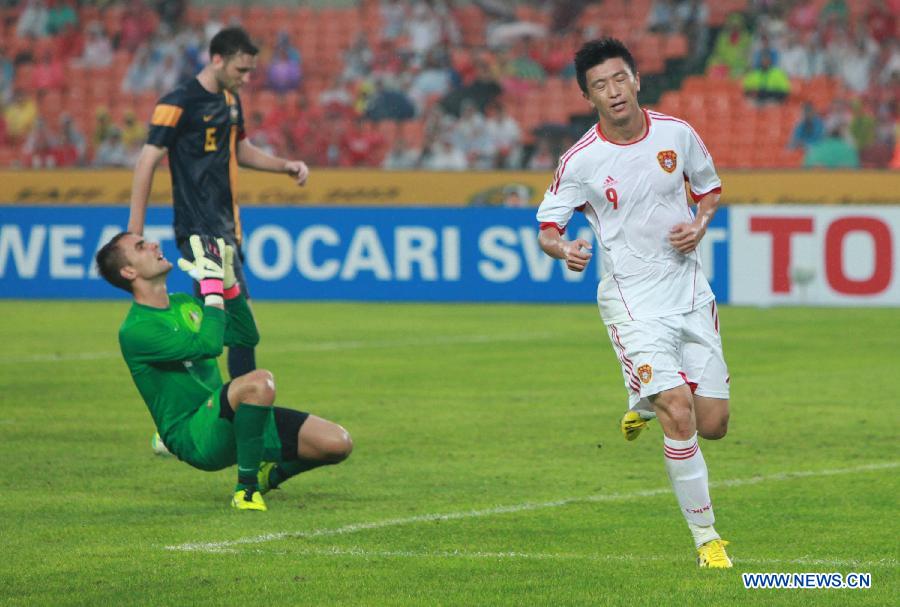 Китайская мужская сборная по футболу со счетом 4:3 выиграла у команды Австралии
