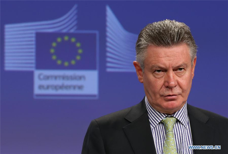 Комиссар ЕС по торговле заявил о важности открытого разрешения торговых споров (2)