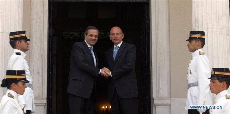 Греция выходит из долгового кризиса -- премьер-министр Италии