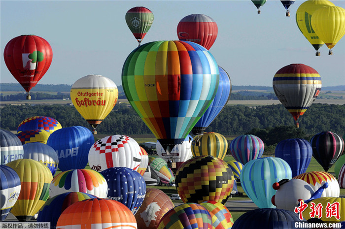 Во Франции проходит Всемирный фестиваль воздушных шаров