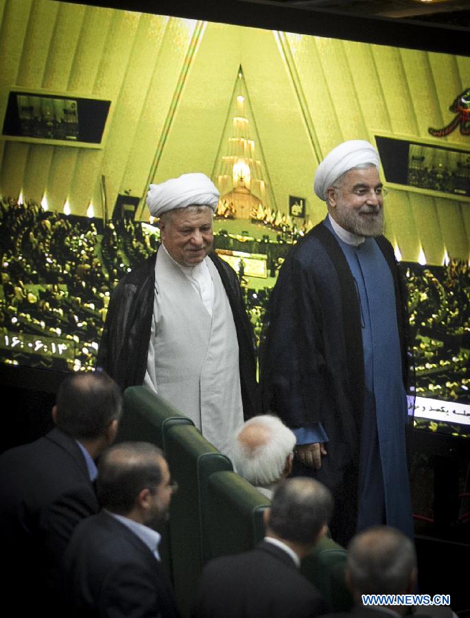 Новый президент Ирана приведен к присяге (2)