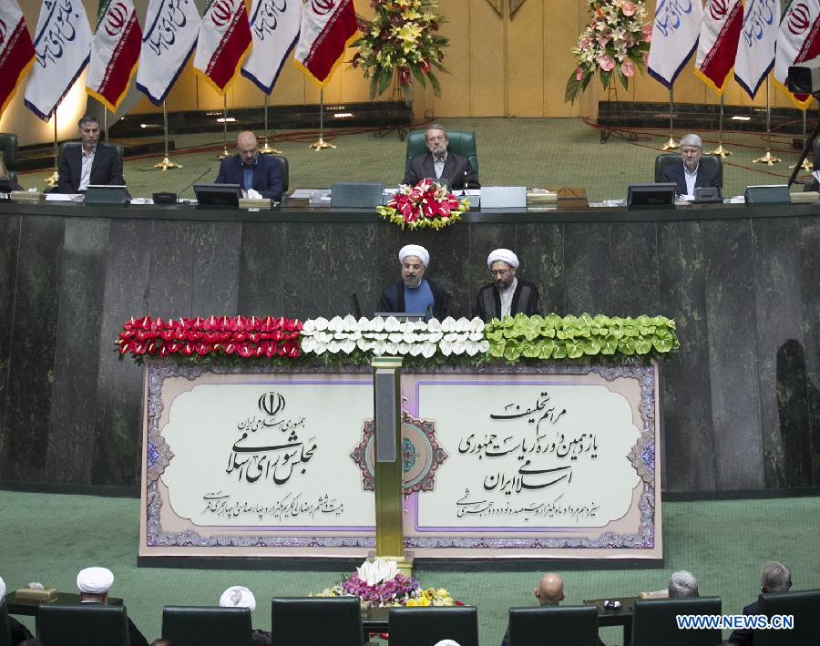 Новый президент Ирана приведен к присяге (4)