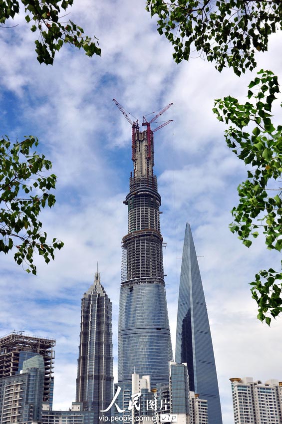 Завершено возведение основных конструкций высочайшего в Китае небоскреба "Шанхайская башня" (2)