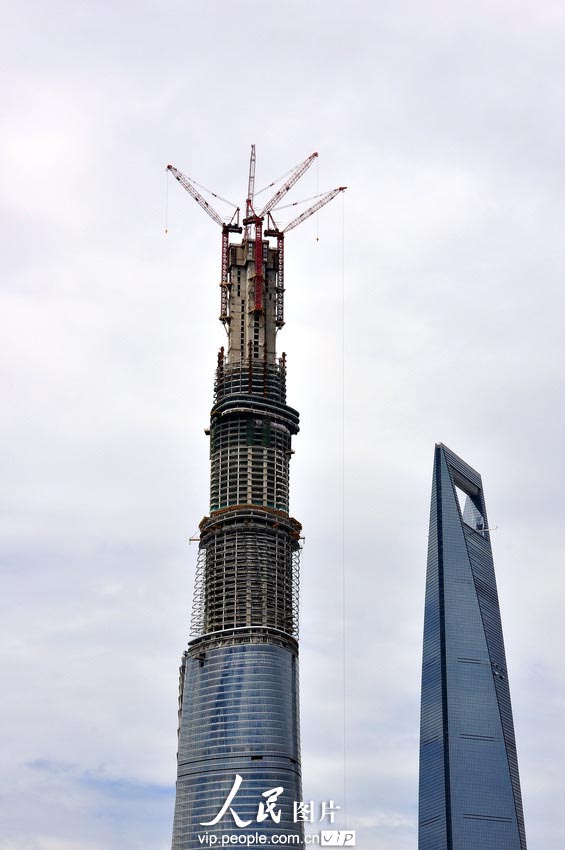 Завершено возведение основных конструкций высочайшего в Китае небоскреба "Шанхайская башня"