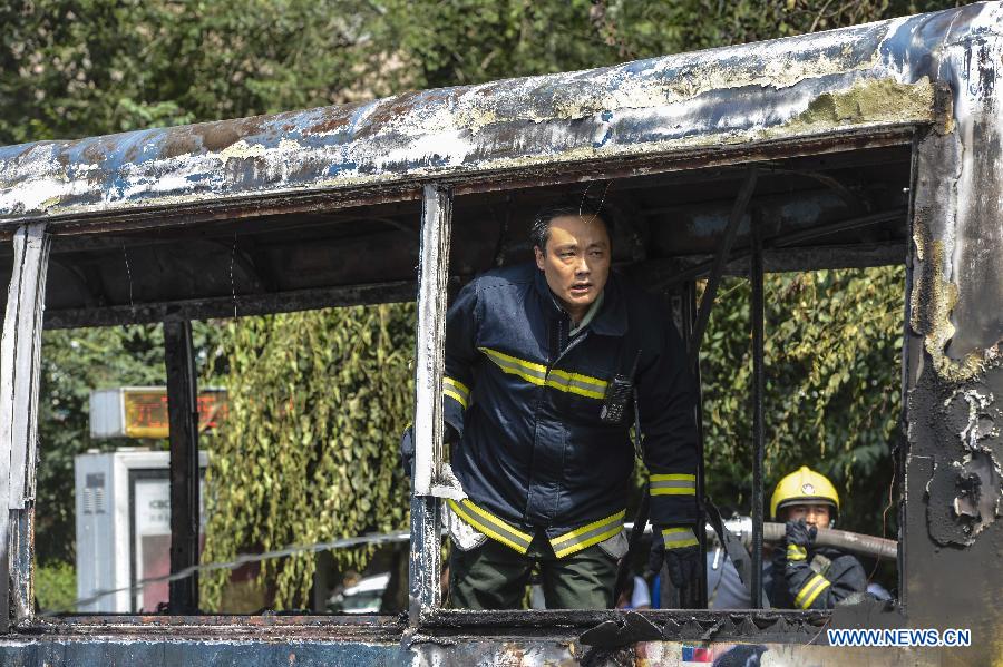 В результате возгорания автобуса в Урумчи погиб один человек, шестеро получили ранения (5)