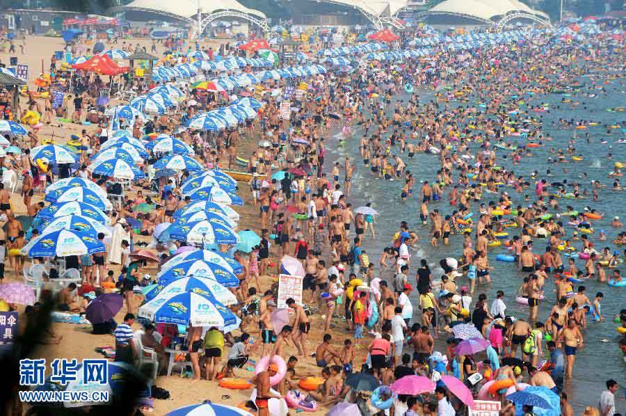 8 больших пляжей Циндао заполнили более чем 400 млн человек из-за продолжительной жары 