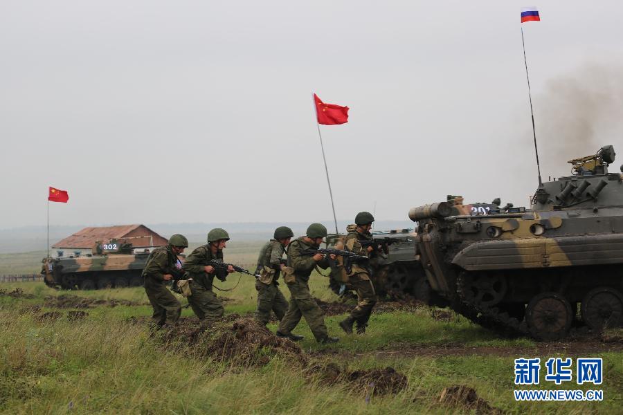 В рамках китайско-российских совместных военных учений "Мирная миссия-2013" организованы первые боевые стрельбы (4)
