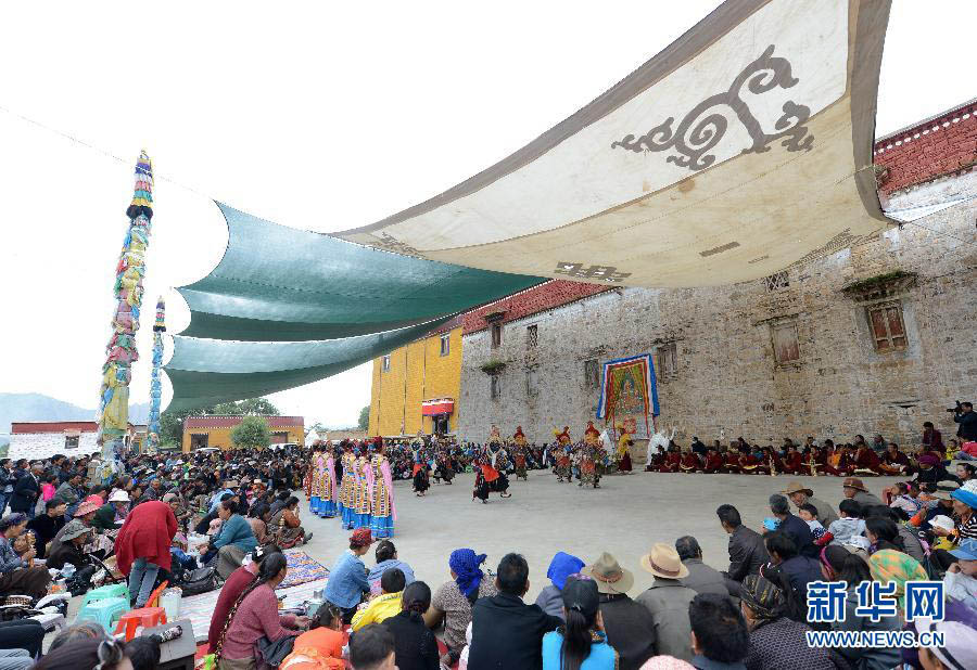 Тибет отмечает праздник "Сюэдунь"