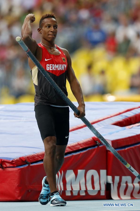 Немец Р. Хольцдеппе стал победителем Чемпионата мира по легкой атлетике в прыжках с шестом (6)