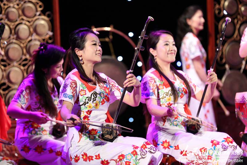 Почетные гости Фестиваля – народная музыкальная группа “Бабочки” из провинции Чжэцзян исполняет древную китайскую музыку.