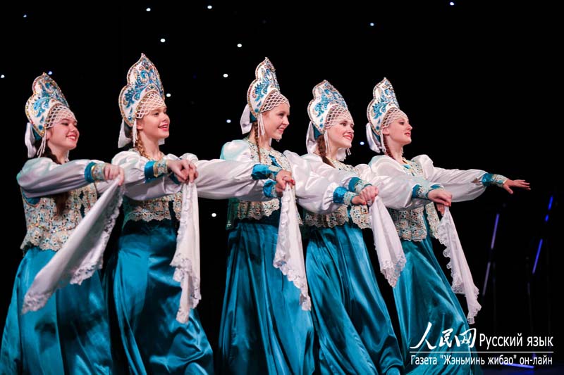 Хореографическое отделение Детской школы искусств  из города Щелково исполняет русский девичий лирический танец.