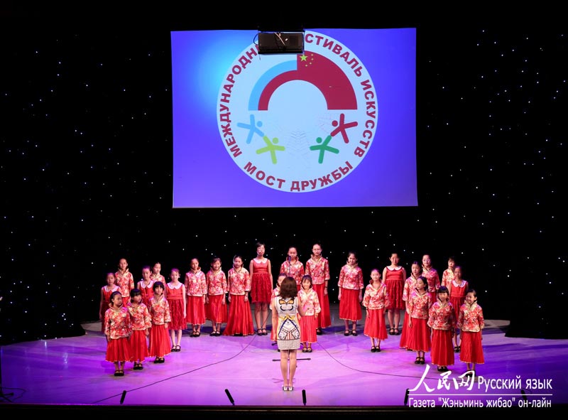 Детский хор Ансамбля «Зеленая трава» исполняет песню «Жасмин».