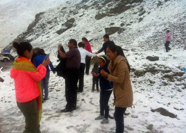 В Синьцзяне выпал снег - люди из жарких районов завидуют!