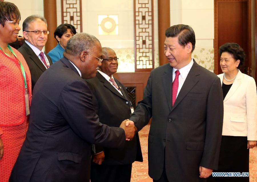 Си Цзиньпин встретился с участниками Китайско-африканского министерского совещания по развитию сотрудничества в области здравоохранения