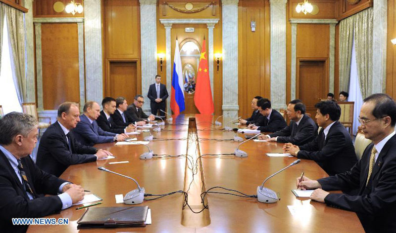 Президент РФ Владимир Путин встретился с членом Госсовета КНР Ян Цзечи 