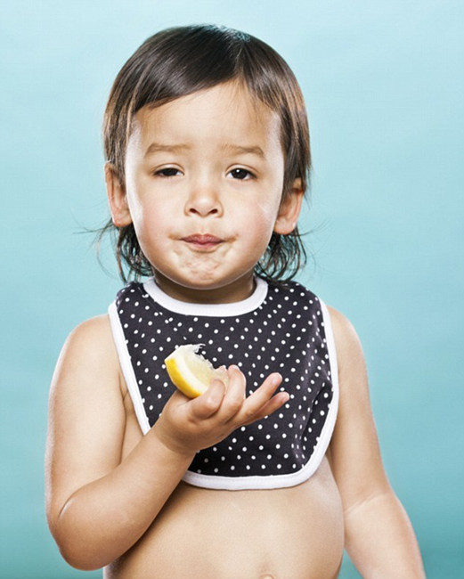 Дети впервые пробуют лимон (6)