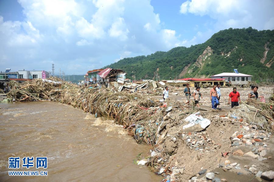 Число жертв наводнения в г. Фушунь достигло 54 человек (2)