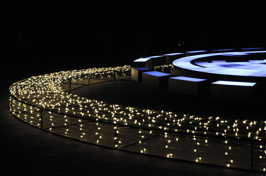 Искусственное освещение «Ring-Z», спроектированное французом Филиппом Морваном (Philippe Morvan), стало хитом фестиваля 