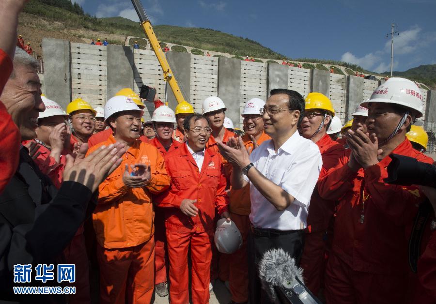 Китайский премьер подчеркнул важность железнодорожного строительства в западных районах страны (4)